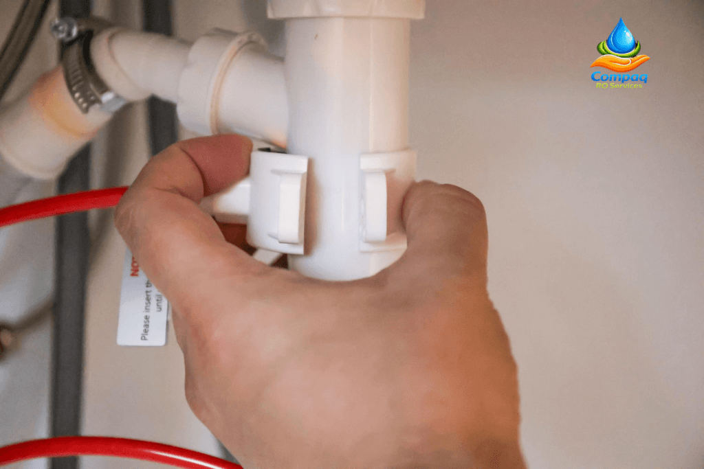 Connecting a drainpipe of a reverse osmosis system to sink siphon